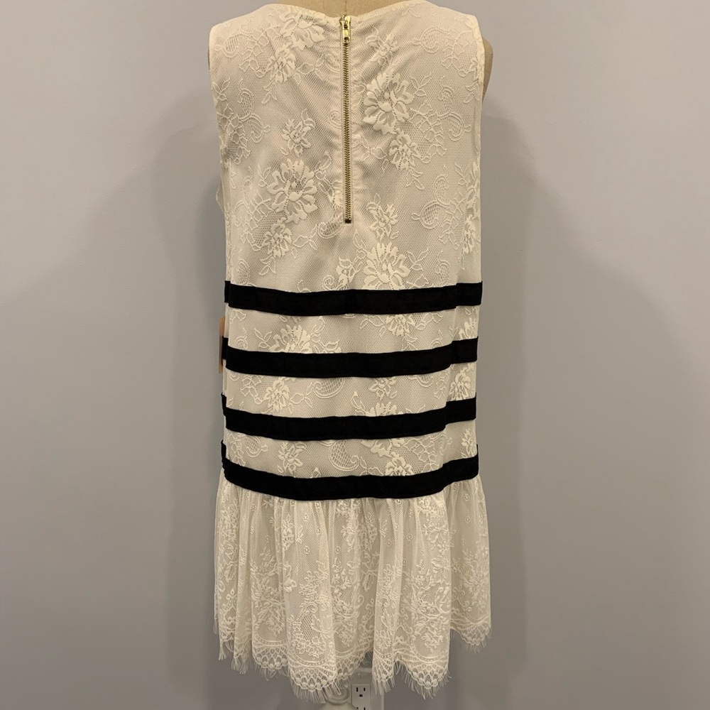 FOREVER21 LACE DRESS. - Picture 2 of 6